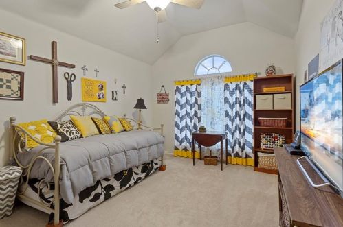 5800 Fathom Dr, Fort Worth TX  76135-7013 exterior