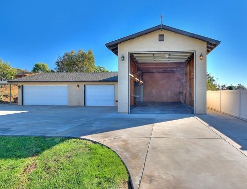 8582 Running Gait Ln, Riverside CA  92509-5106 exterior