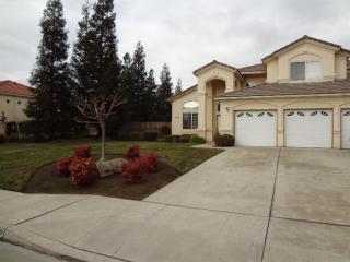 2543 Sierra Madre Ave, Clovis, CA 93611-6519
