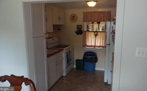 262 Bakers Basin Rd, Trenton NJ  08648-3312 exterior