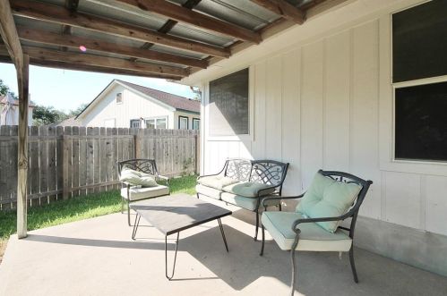 3001 Feathercrest Dr, Austin TX  78728-4329 exterior