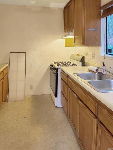 1661 Ponderosa Rd, Willits, CA 95490-9471