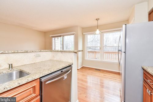 1602 Oak Spring Way, Herndon VA  20190-4915 exterior