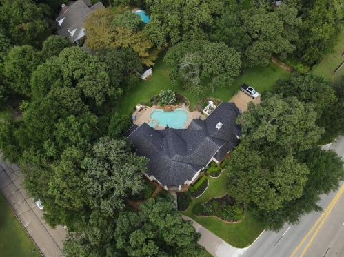 2 Wedgewood Blvd, Conroe TX  77304-1349 exterior