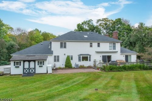 139 Sussex Mills Rd, Sparta, NJ 07871-1138