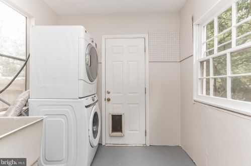 916 Robin Rd, Silver Spring MD 20901-1871 exterior