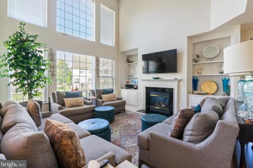 6700 Grace View St, Gainesville, VA 20155-6200
