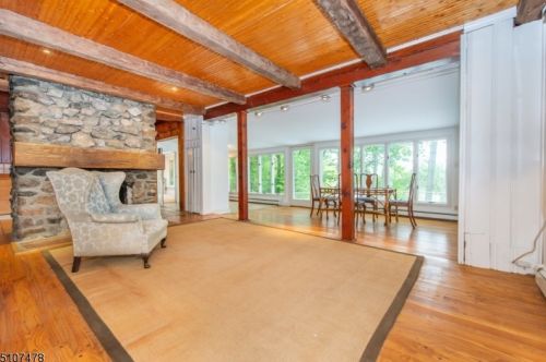 45 Mickens Ln, Bloomingdale, NJ 07403-1420
