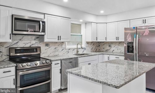 52 Fox Chase Dr, Blenheim NJ  08012-4462 exterior