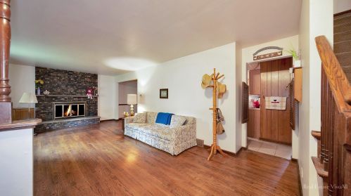 6303 Robin Ln, Bull Valley, IL 60014-6416