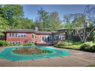 351 Sylvan Park Rd, Stowe VT  05672-4585 exterior