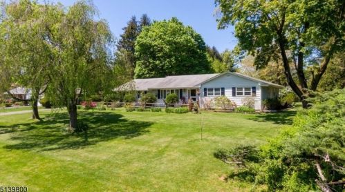 12 Wayside Ln, Lebanon, NJ 08833-4354