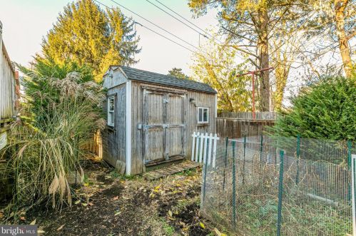 208 Pkwy Ave, Trenton NJ 08618-2749 exterior