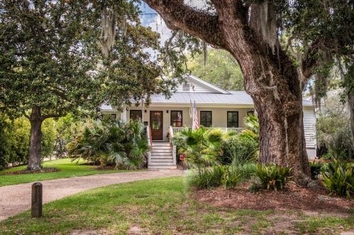 728 Pitt St, Mount Pleasant, SC 29464-5023
