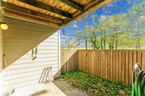 33 Finch Trl, Atlanta GA  30308-2418 exterior