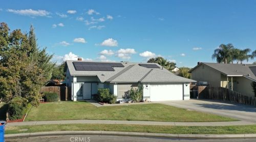 1570 Pine Dr, Lemoore, CA 93245-3948