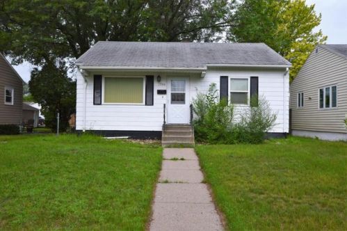1740 2nd St, Aberdeen, SD 57401-7416