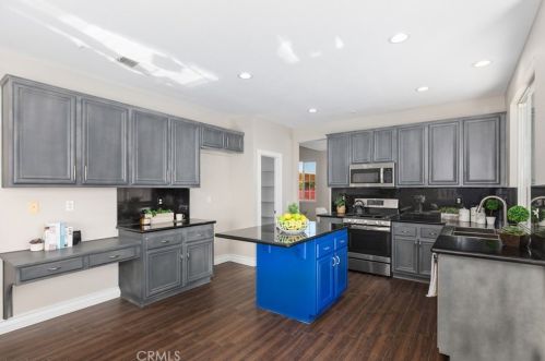 8974 Oakridge Ct, Riverside CA  92508-3095 exterior