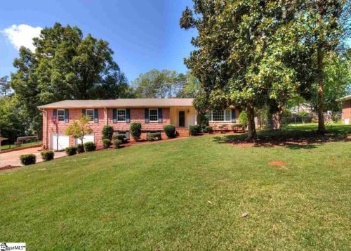 15 Starsdale Cir, Greenville, SC 29609-1219