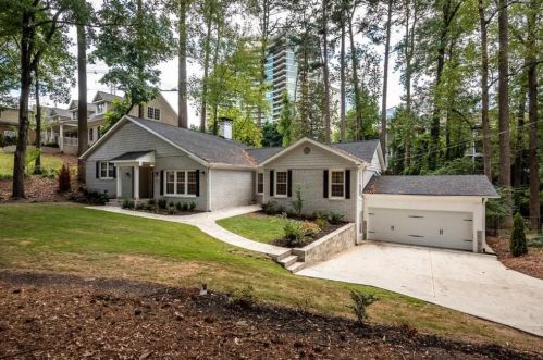 689 Longleaf Dr, Atlanta, GA 30342-4304