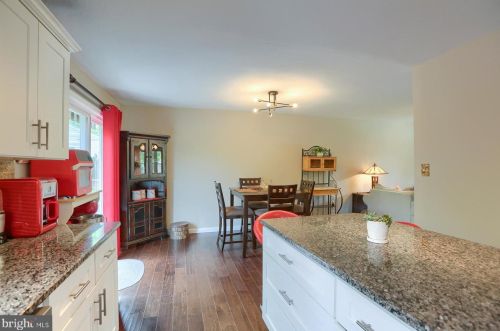 1501 Robert Rd, Lancaster PA  17601-5632 exterior