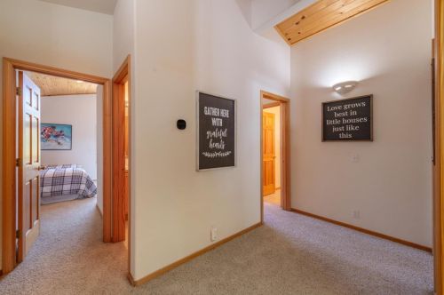 13610 Hillside Dr, Truckee CA  96161-6867 exterior