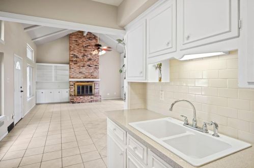 203 Deep Dl Ln, Conroe TX  77304-1249 exterior