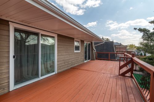 8316 Elmore St, Niles IL 60714-1943 exterior