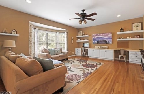 5 Beech St, Kinnelon, NJ 07405-1324