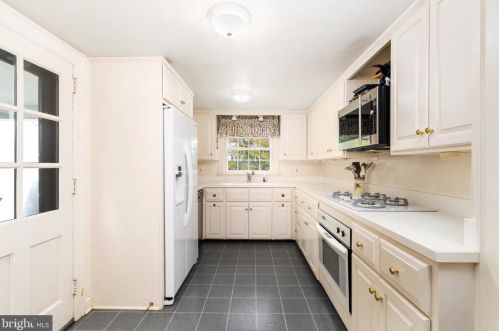 21 Elm Rd, Princeton NJ  08540-2501 exterior