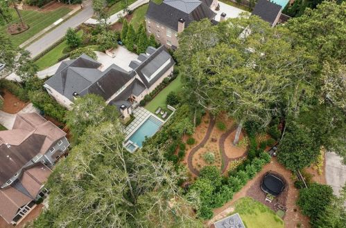 271 Hillside Dr, Atlanta GA  30342-3623 exterior