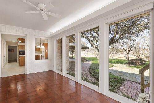 3819 Cabeza De Vaca Cir, Irving TX  75062-3841 exterior