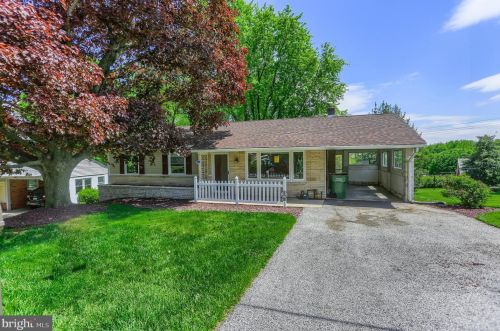 50 Circle Dr, York, PA 17402-4901