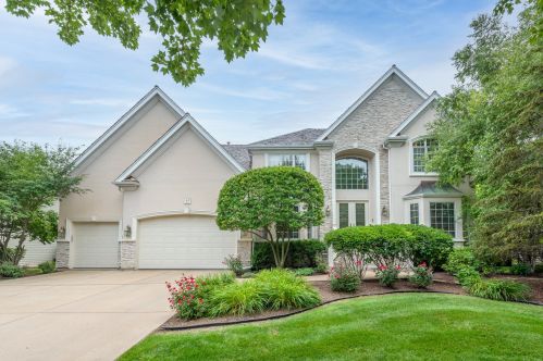 35 Oak Bluff Ct, Naperville, IL 60565-6364