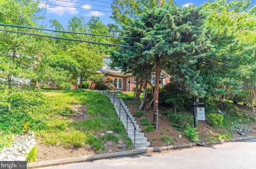 813 31st St, Arlington VA  22202-2318 exterior