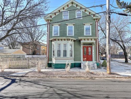 22 Harkness St, Providence, RI 02909-1609