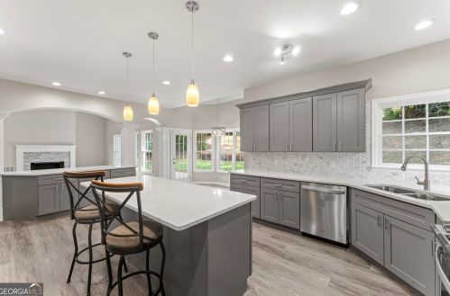 4810 Highland Lk Dr, Atlanta GA  30349-3913 exterior