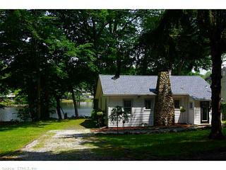 65 Lakeside Dr, Guilford, CT 06437-1737