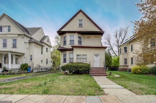 156 Thomas St, Bloomfield, NJ 07003-2505