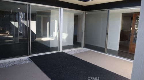 3345 Country Club Dr, Glendale CA  91208-1717 exterior