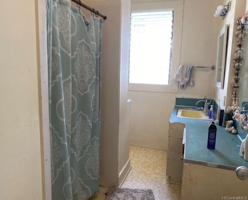 1142 8th Ave, Honolulu HI  96816-2402 exterior