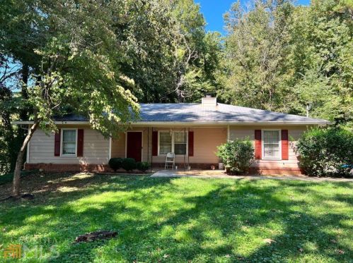 586 Ridge Ave, Mableton, GA 30126-3316