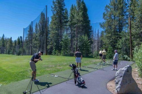 13610 Hillside Dr, Truckee CA  96161-6867 exterior