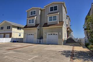 643 Sunrise Dr, Avalon, NJ 08202-2168