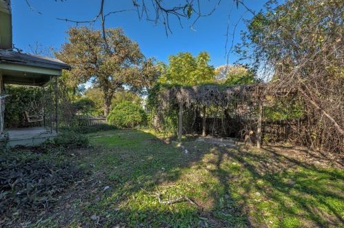 3209 Th, Austin TX  78702-1400 exterior