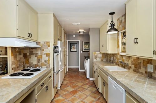 3391 Mono Dr, Riverside CA  92506-2151 exterior