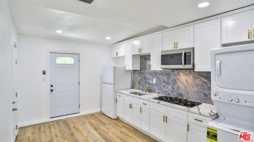 13606 Lemoli Ave, Hawthorne CA  90250-7722 exterior