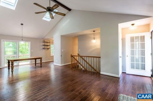 9 Deerwood Ln, Bybee, VA 22963-2754