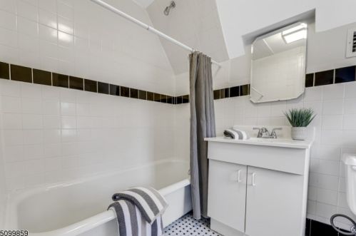 140 Wyoming Ave, Maplewood NJ 07040-1043 exterior