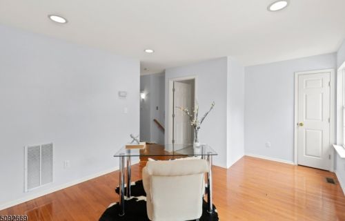 5 Garfield Way, Princeton NJ  08540-1669 exterior